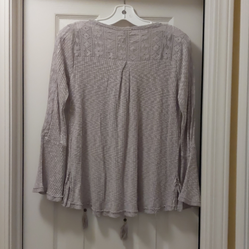 Sweater / Top - Picture 2 of 7